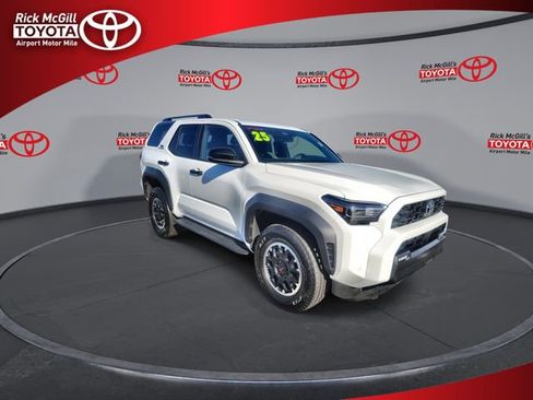 Used 2025 Toyota 4Runner TRD Off-Road image 2