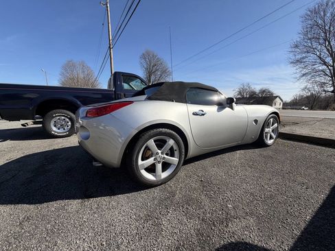 Used 2006 Pontiac Solstice Convertible w/ Premium Package image 3