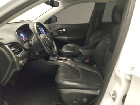 Used 2019 Jeep Cherokee Limited FWD image 17