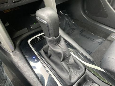 Used 2024 Toyota Corolla Cross XLE FWD image 21