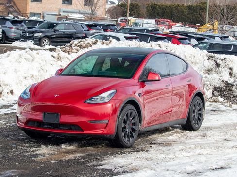 Used 2021 Tesla Model Y Long Range image 1