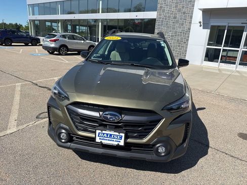 Used 2025 Subaru Outback Premium AWD/4WD image 6