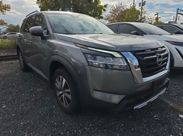Used 2024 Nissan Pathfinder SL AWD/4WD image 3