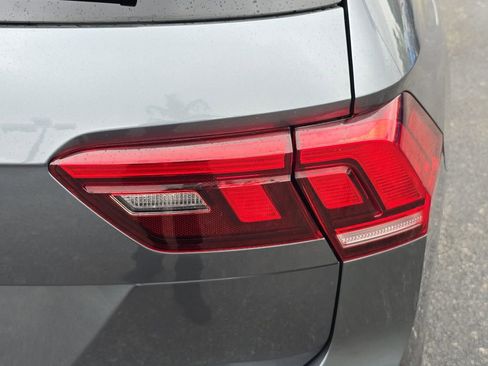 Used 2022 Volkswagen Tiguan SE image 6