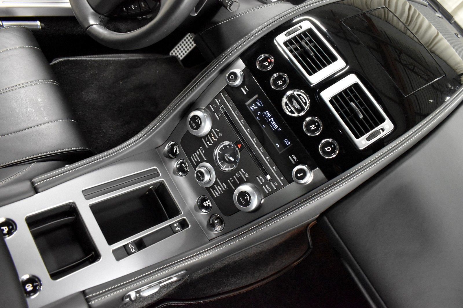 Used 2014 Aston Martin DB9 Coupe RWD image 17
