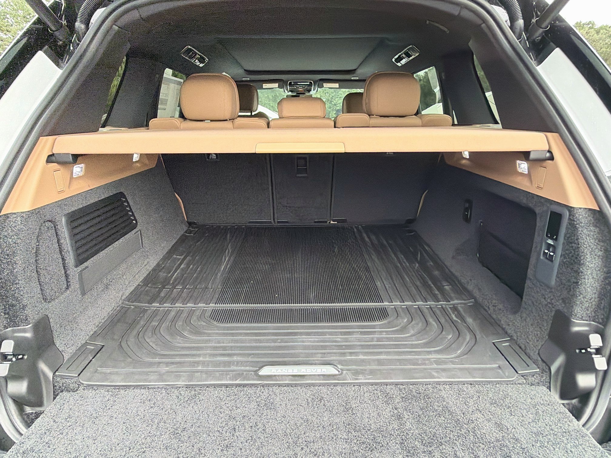 New 2026 Land Rover Range Rover SE AWD/4WD image 12