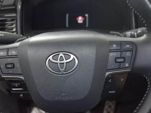 Used 2025 Toyota Camry SE image 20