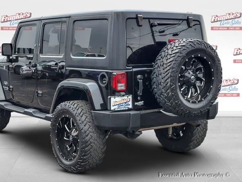 Used 2018 Jeep Wrangler Unlimited Sahara AWD/4WD image 5
