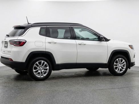 Used 2025 Jeep Compass Limited image 11