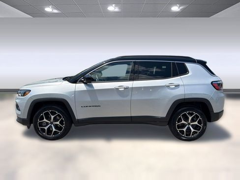 Used 2025 Jeep Compass Limited AWD/4WD image 2