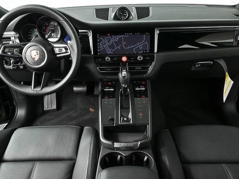 Certified 2025 Porsche Macan image 19