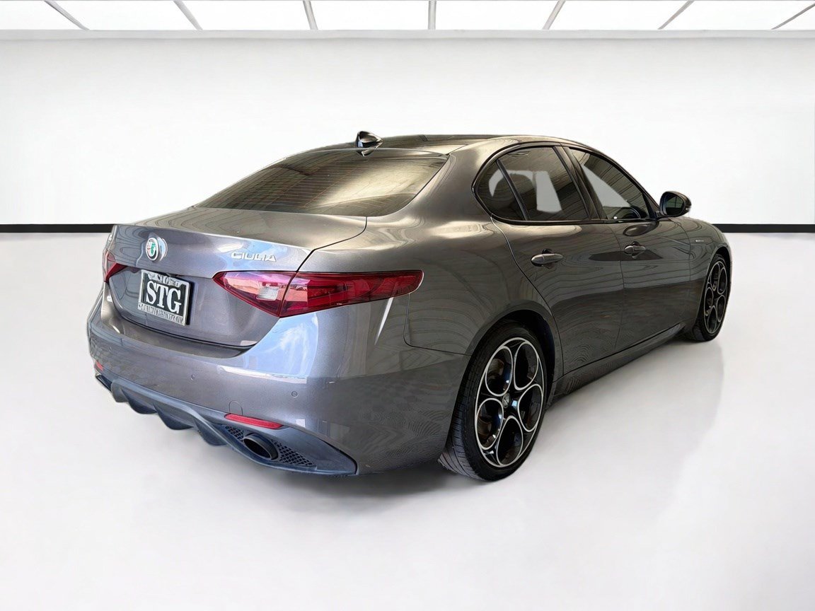 Used 2023 Alfa Romeo Giulia Veloce RWD image 4