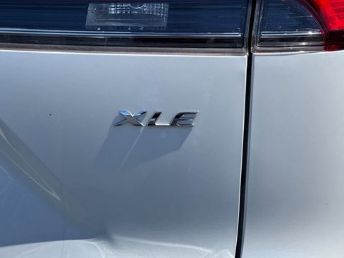 Used 2023 Toyota Corolla Cross XLE w/ Convenience Package FWD image 32