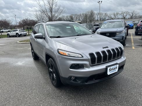 Used 2018 Jeep Cherokee Limited w/ High Altitude Package image 2