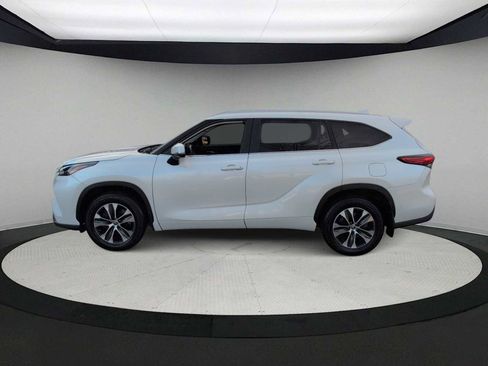 Used 2023 Toyota Highlander L image 5