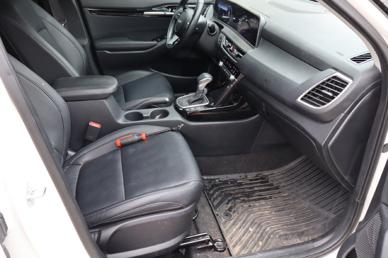 Used 2025 Kia Seltos EX FWD image 15