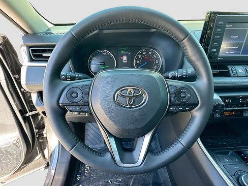 Used 2022 Toyota RAV4 XLE Premium image 11