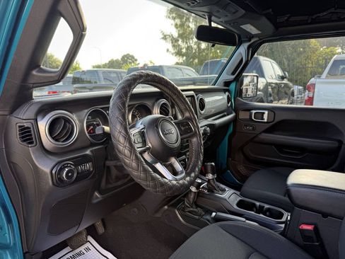 Used 2020 Jeep Wrangler Unlimited Sahara AWD/4WD image 6