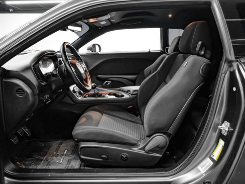 Used 2017 Dodge Challenger R/T RWD image 4