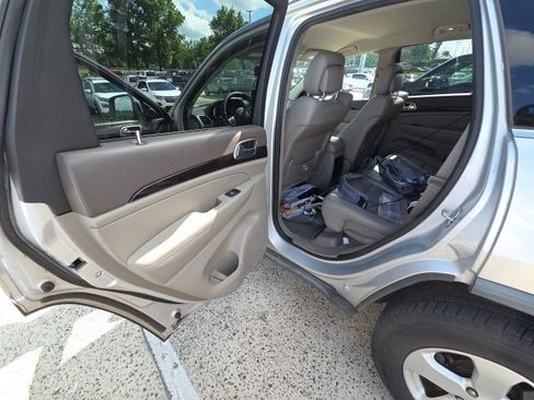 Used 2011 Jeep Grand Cherokee Laredo RWD image 29