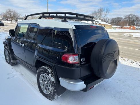 Used 2013 Toyota FJ Cruiser Base 4x4 4dr SUV 5A image 10
