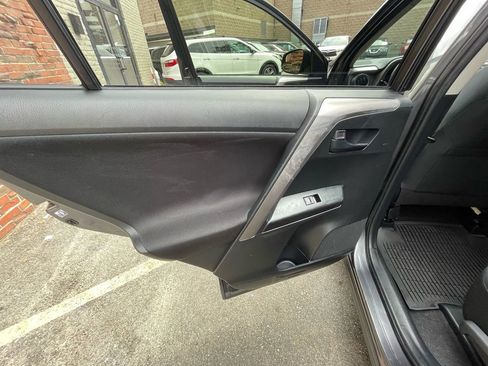 Used 2016 Toyota RAV4 LE image 21