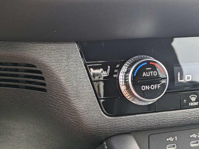 New 2026 Mitsubishi Outlander LE FWD image 29