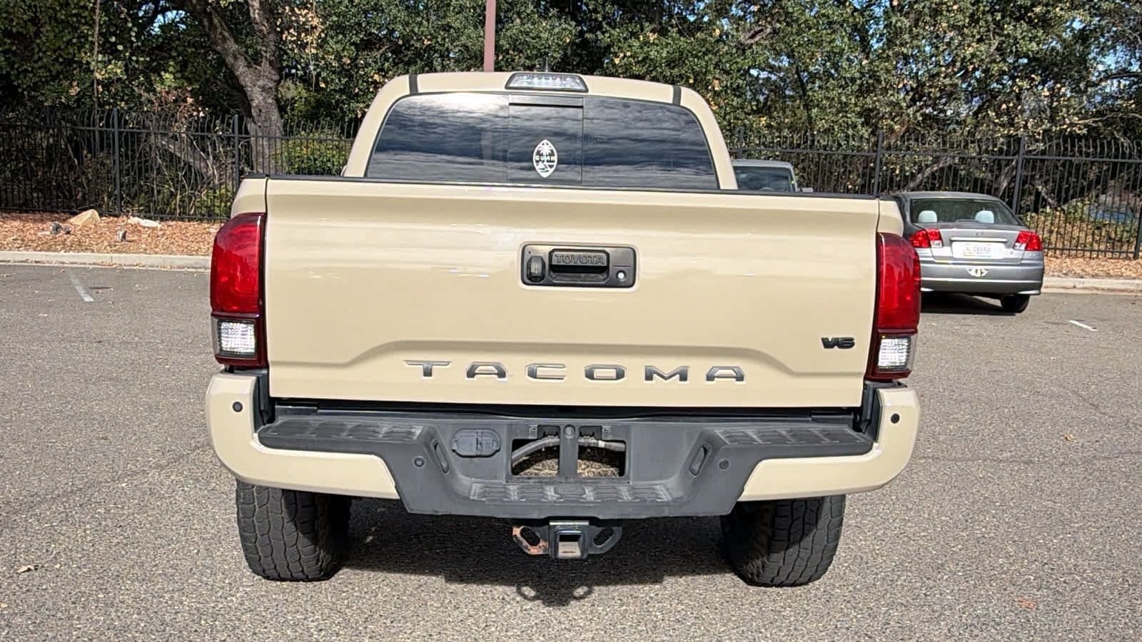 Used 2018 Toyota Tacoma TRD Off-Road AWD/4WD image 6