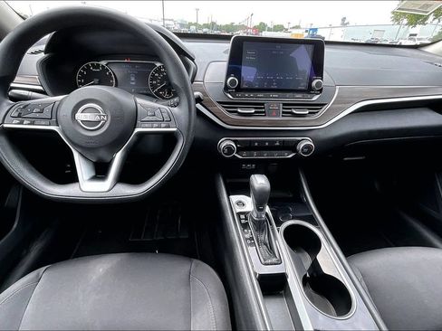 Used 2024 Nissan Altima 2.5 SV FWD image 14