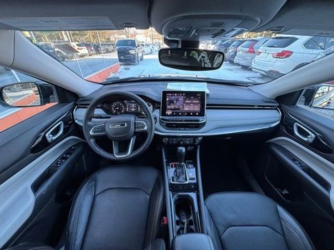 Used 2022 Jeep Compass Limited image 16