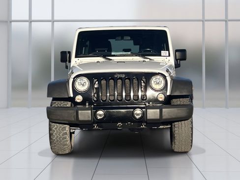Used 2018 Jeep Wrangler Unlimited Sport image 9