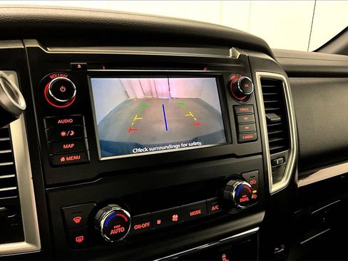 Used 2019 Nissan Titan SV w/ SV Convenience Package image 15