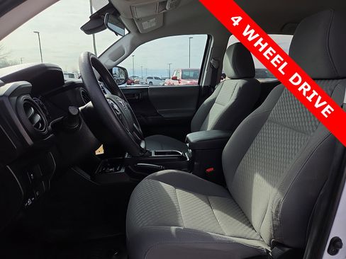 Used 2022 Toyota Tacoma SR image 15