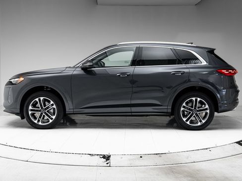 Certified 2025 Audi Q5 Premium w/ 19" Wheel Package AWD/4WD image 2