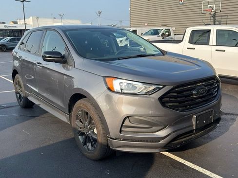 Used 2024 Ford Edge SE w/ Black Appearance Package AWD/4WD image 4