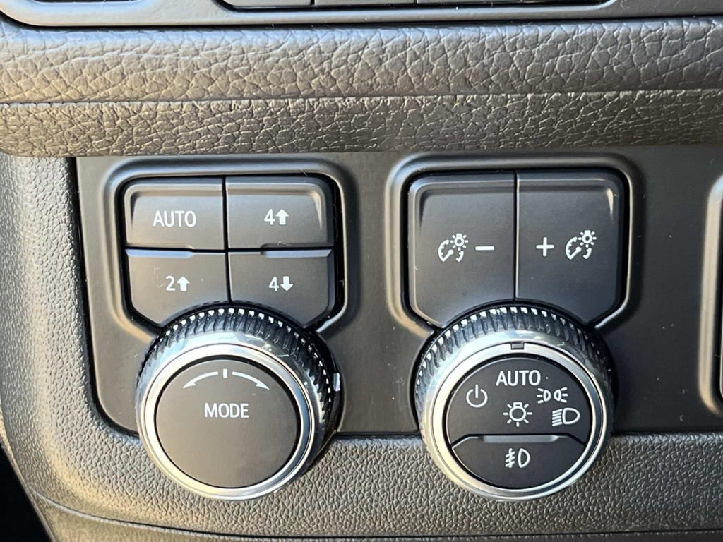 Used 2023 GMC Yukon XL Denali w/ Advanced Technology Package AWD/4WD image 41