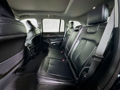 Used 2022 Jeep Grand Cherokee Limited 4xe image 28