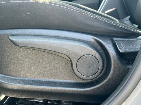 Used 2021 Hyundai Venue SEL w/ Premium Package image 24