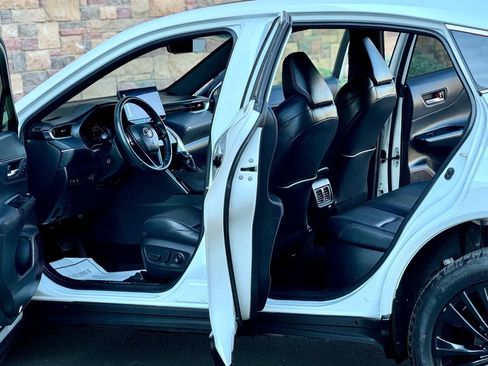 Used 2023 Toyota Venza Nightshade image 12