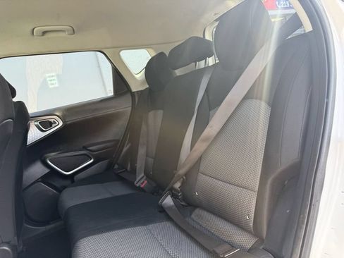 Used 2023 Kia Soul LX w/ LX Technology Package FWD image 38