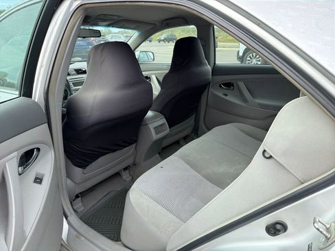 Used 2010 Toyota Camry LE image 11