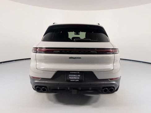 Certified 2026 Porsche Cayenne E-Hybrid AWD/4WD image 10
