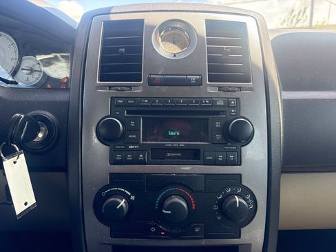Used 2007 Chrysler 300 RWD image 25