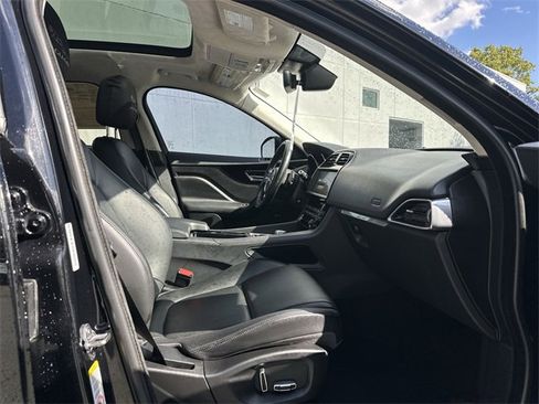 Used 2020 Jaguar F-PACE image 24