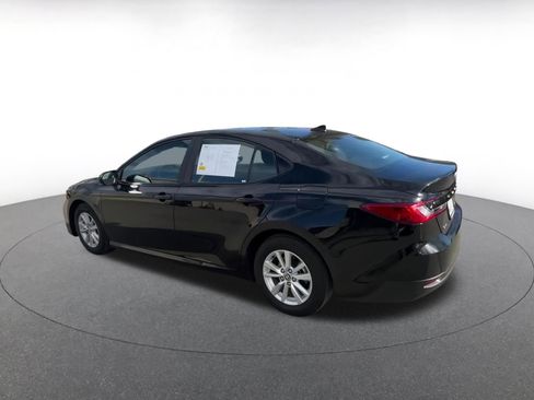 Used 2025 Toyota Camry LE image 10