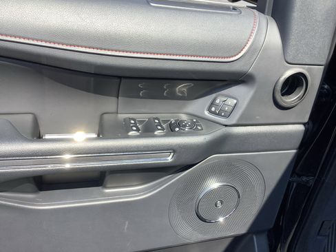 Used 2024 Ford Expedition Limited image 13