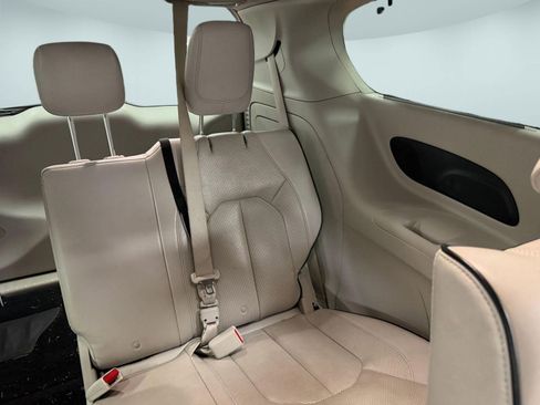 Used 2018 Chrysler Pacifica Limited w/ Advanced Safetytec Group image 27