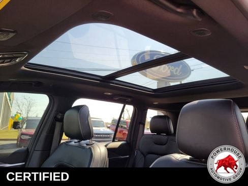 Used 2024 Jeep Grand Cherokee Limited image 23