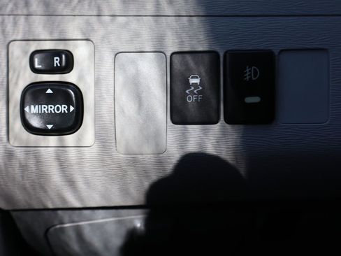 Used 2011 Toyota Sienna LE w/ Towing Pkg image 28