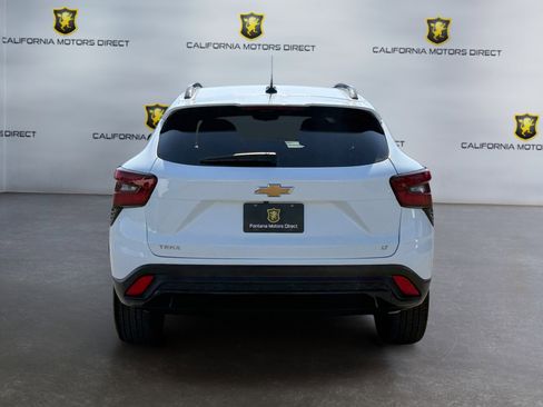 Used 2025 Chevrolet Trax RS w/ Sunroof Package FWD image 4